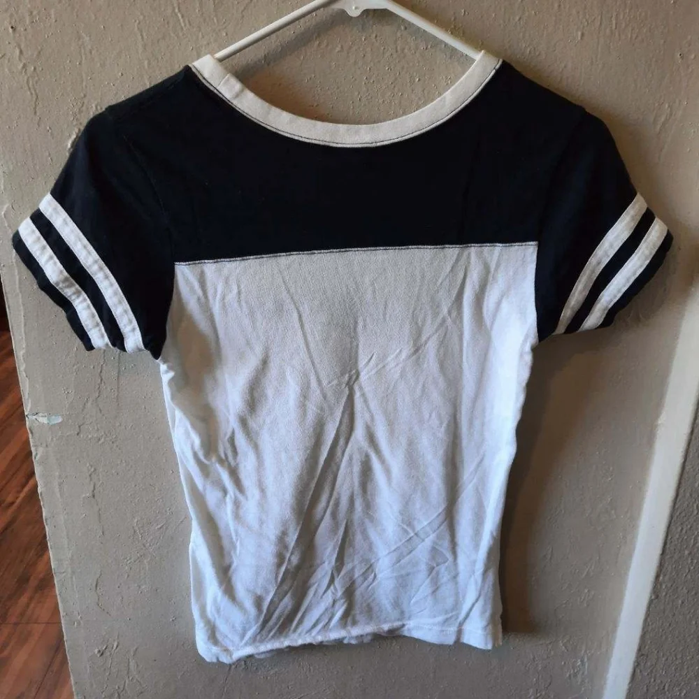 Women's size Medium Harley Davidson short sleeve shirt. - Picture 2 of 3